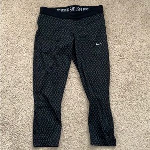 Nike cropped workout leggings